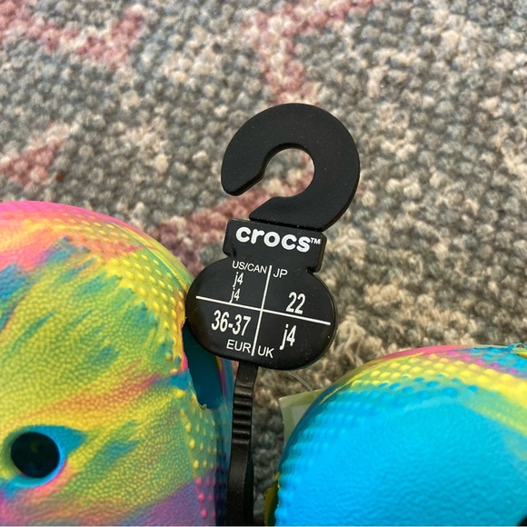 NEW Rainbow Tie Dye Crocs Size J4 - Picture 5 of 9